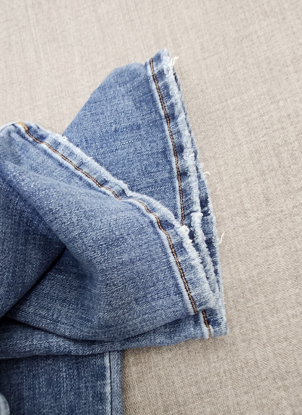 Judy Blue Bootcut Light Wash Stretch Denim Jeans. 15 × 30. Frayed bottom Style - Picture 12 of 12